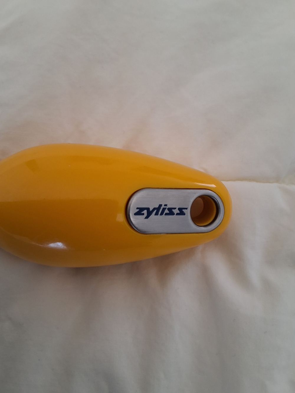 Zyliss Yellow Lemon Zester - Picture 2 of 3